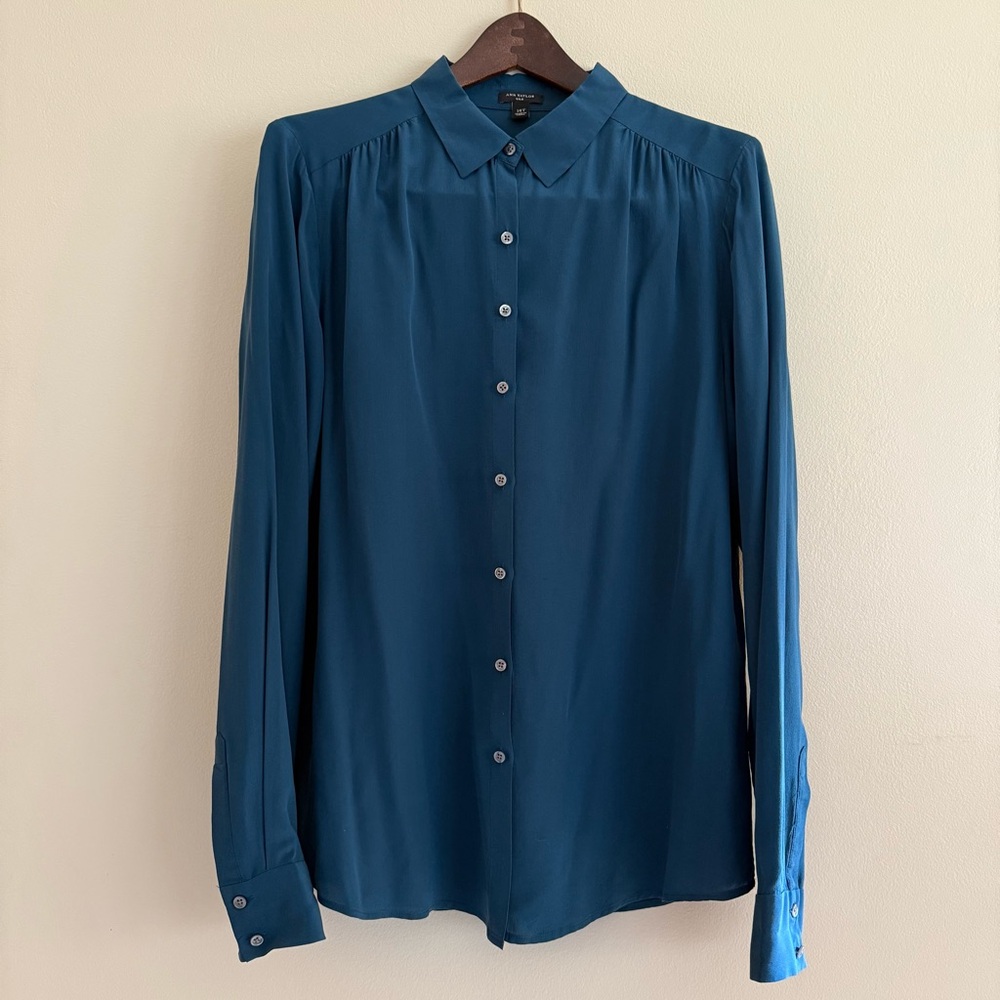Ann Taylor 100% Silk Blue Blouse/Button Down Size 14 Tall